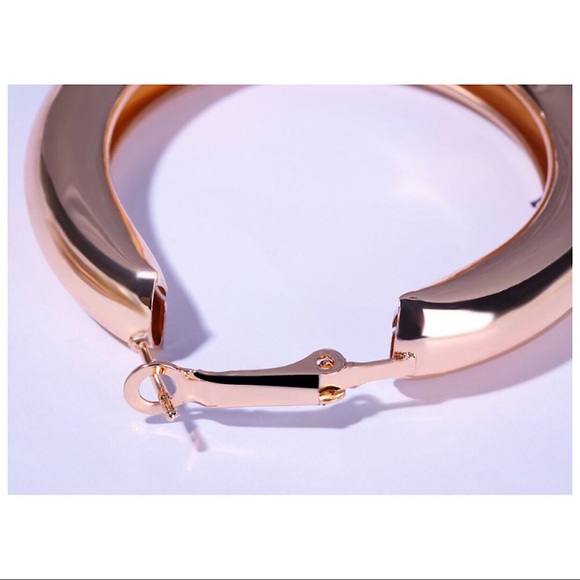 Hoop Earrings Round Tube Hollow Metal Gold Tone - Picture 3 of 5